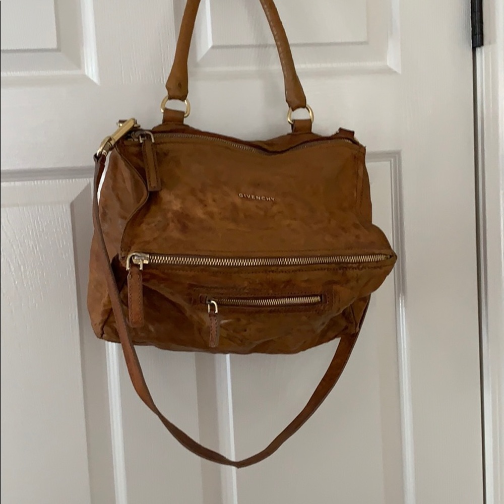 Givenchy Pandora Pepe